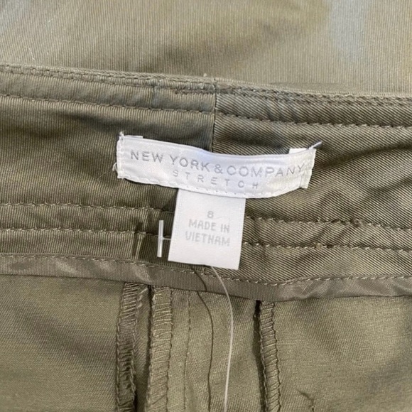 Women’s Green Ankle Cargo Pants - Picture 8 of 10